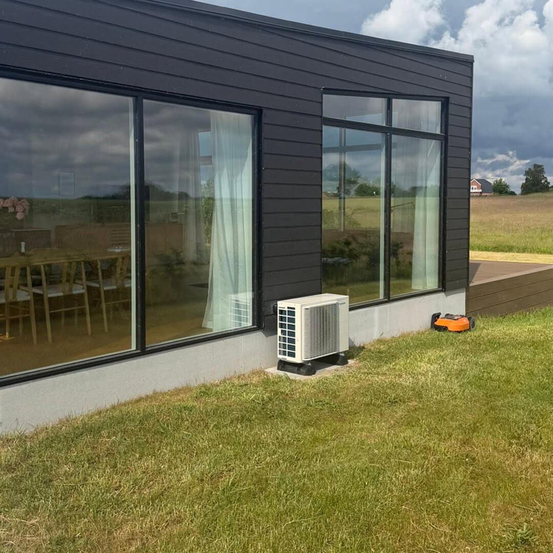 Luft til luft varmepumpe installeret i sommerhus