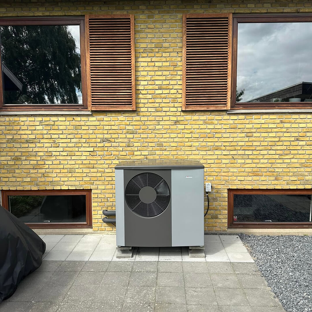 Luft til vand varmepumpe installeret i Greve